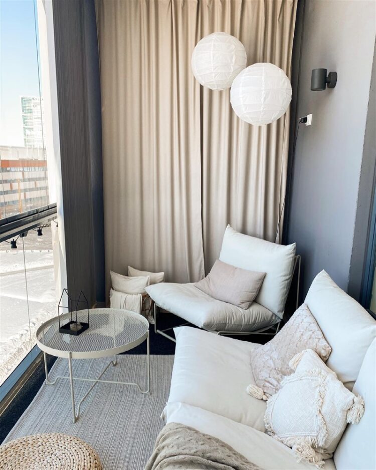 Scandinavian Style Balcony: Minimalistic and Cozy